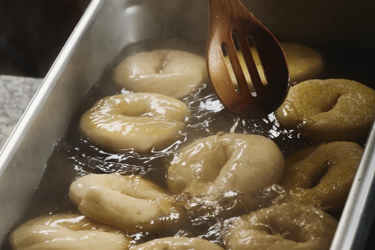 Boiling bagels