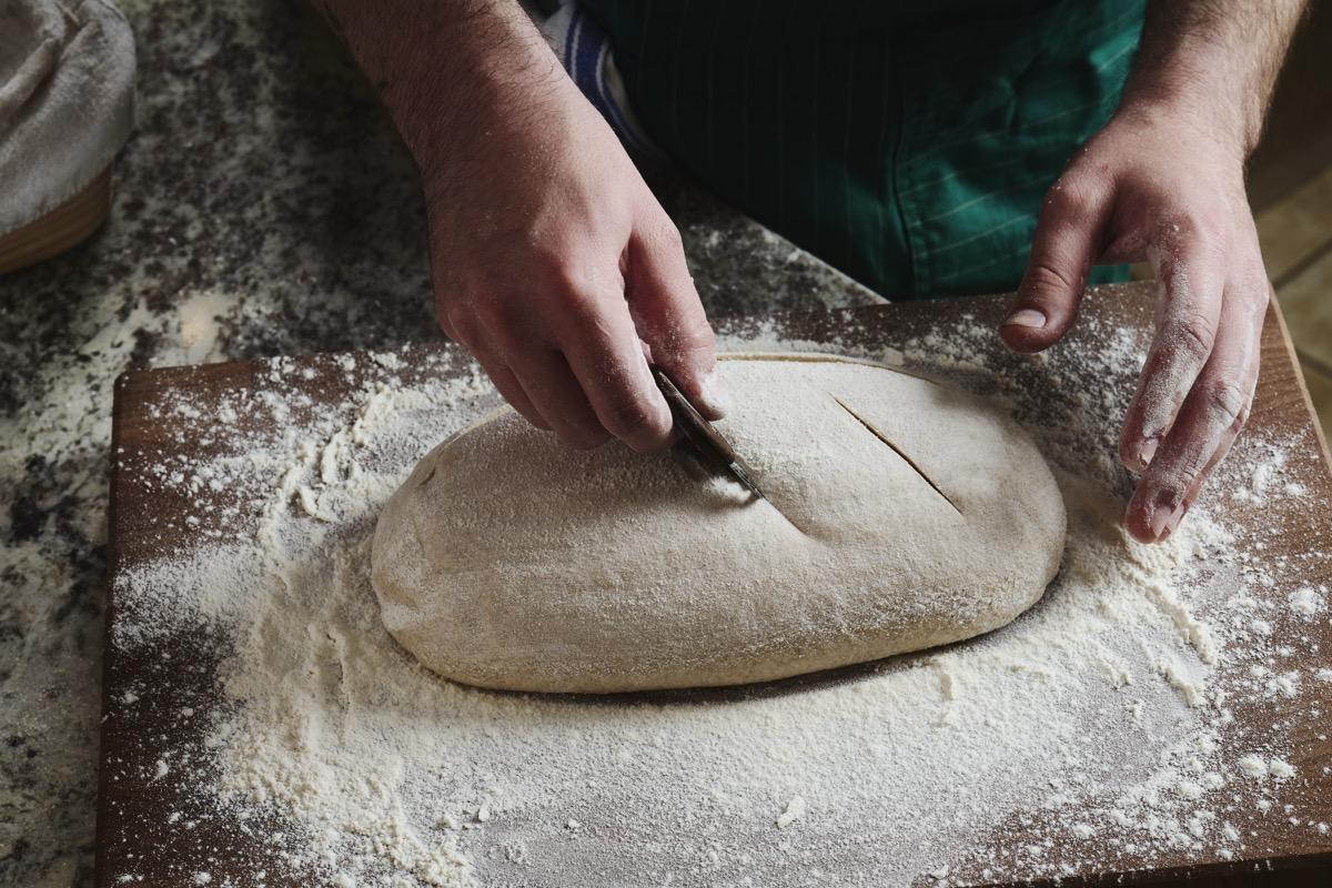 Scoring bread
